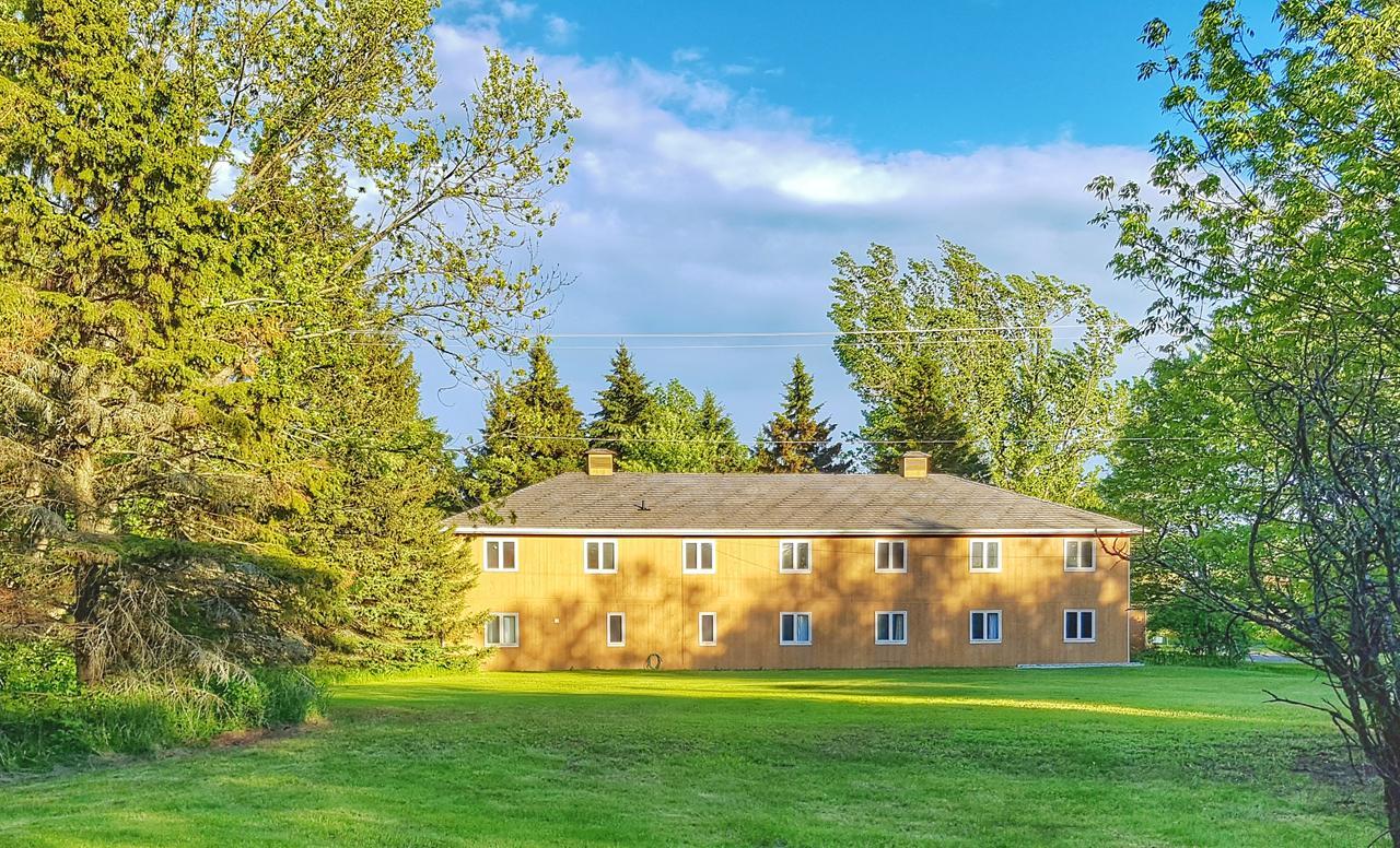 The Backcountry Inn & Hostel Waupoos Exterior photo