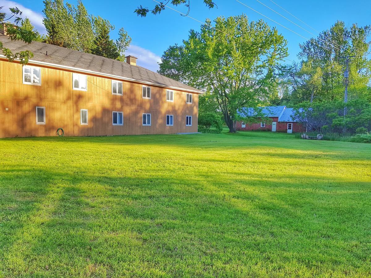 The Backcountry Inn & Hostel Waupoos Exterior photo